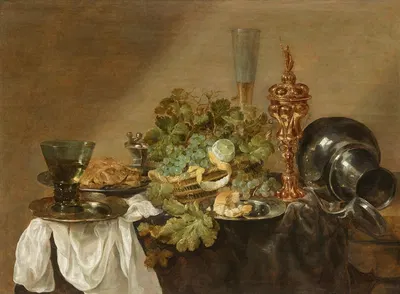 Stillleben mit Trauben, Zitronen, Brot, einem Römer und einem vergoldeten Pokal auf einer Tafel by Авраам ван Бейерен —…