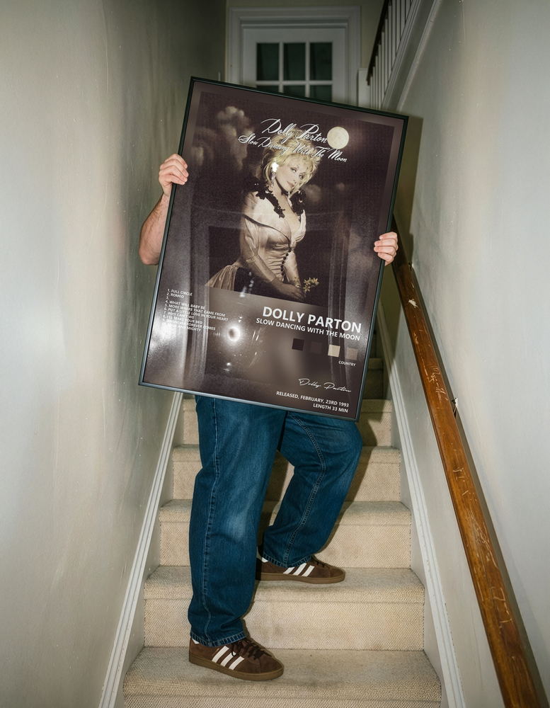 Музыкальный постер: Dolly Parton — Slow Dancing With the Moon