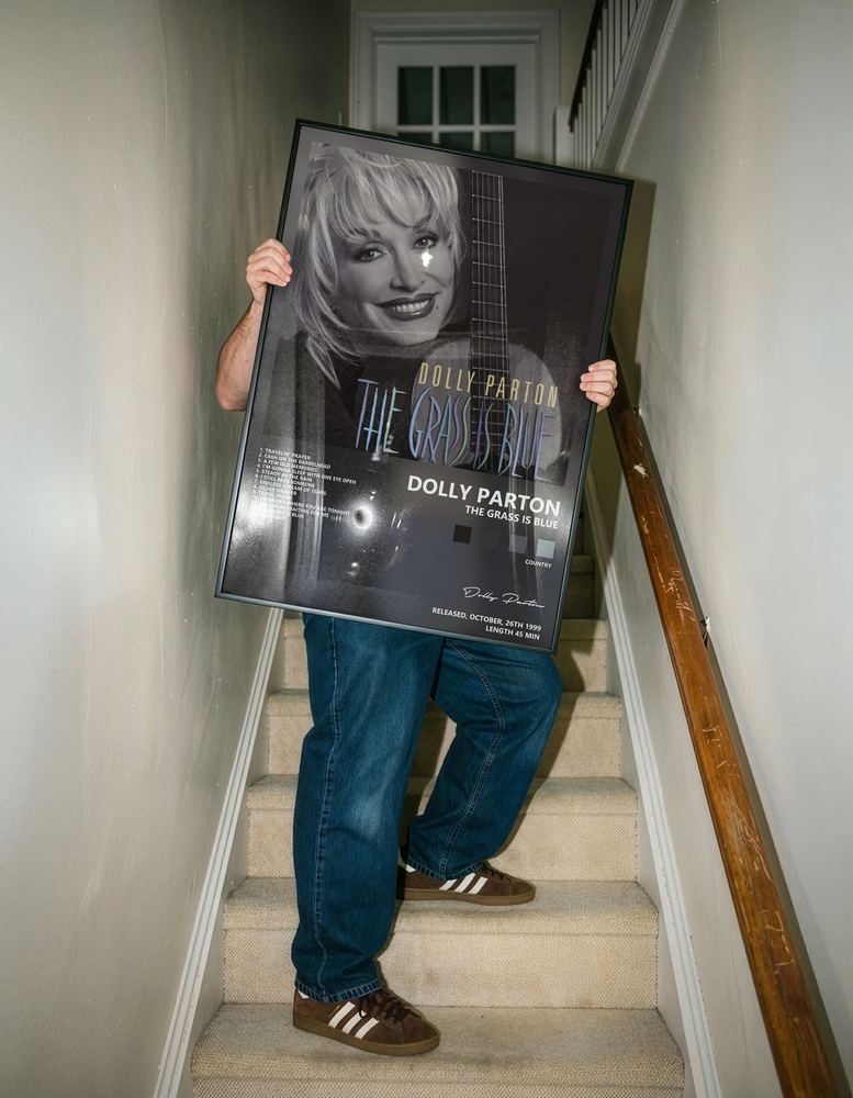 Музыкальный постер: Dolly Parton — The Grass Is Blue