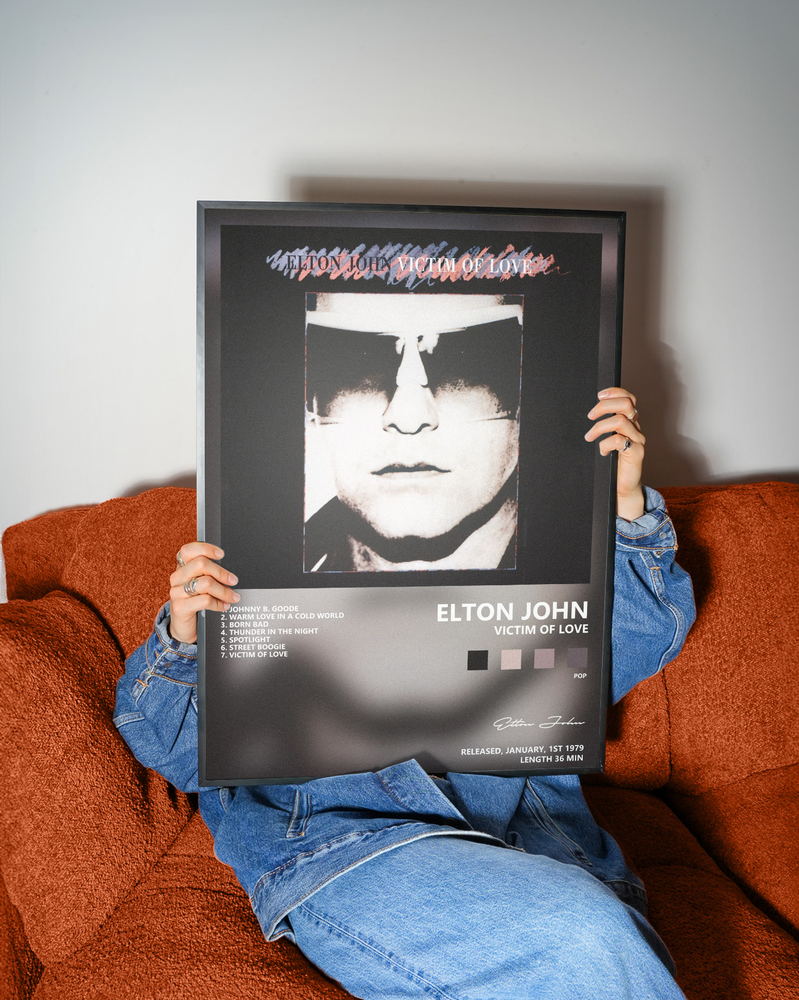 Музыкальный постер: Elton John — Victim of Love