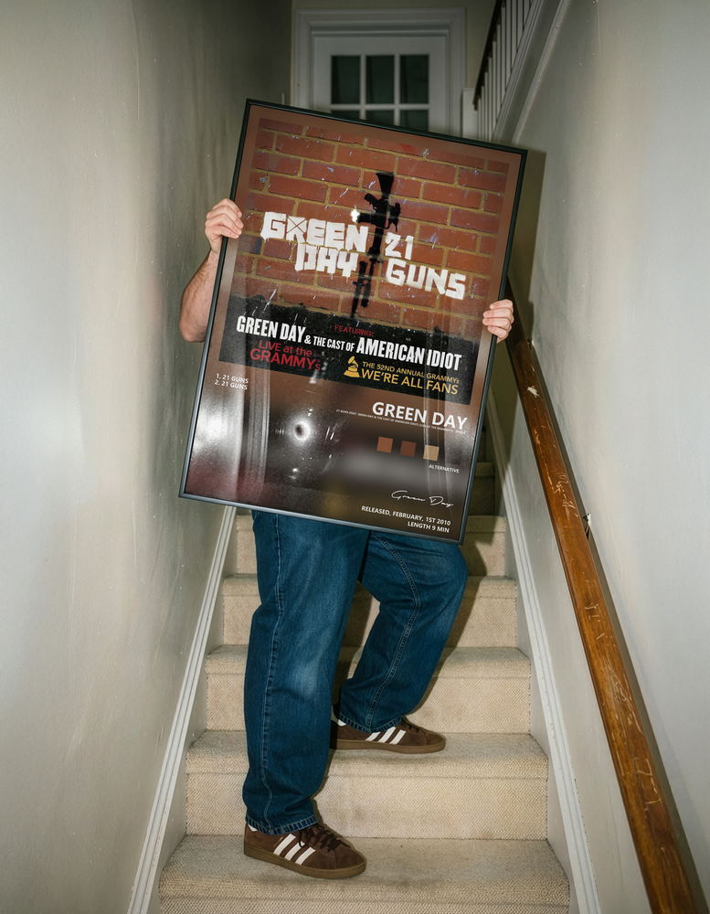 Музыкальный постер: Green Day — 21 Guns feat Green Day the Cast of American Idiot Live at the Grammys - Single